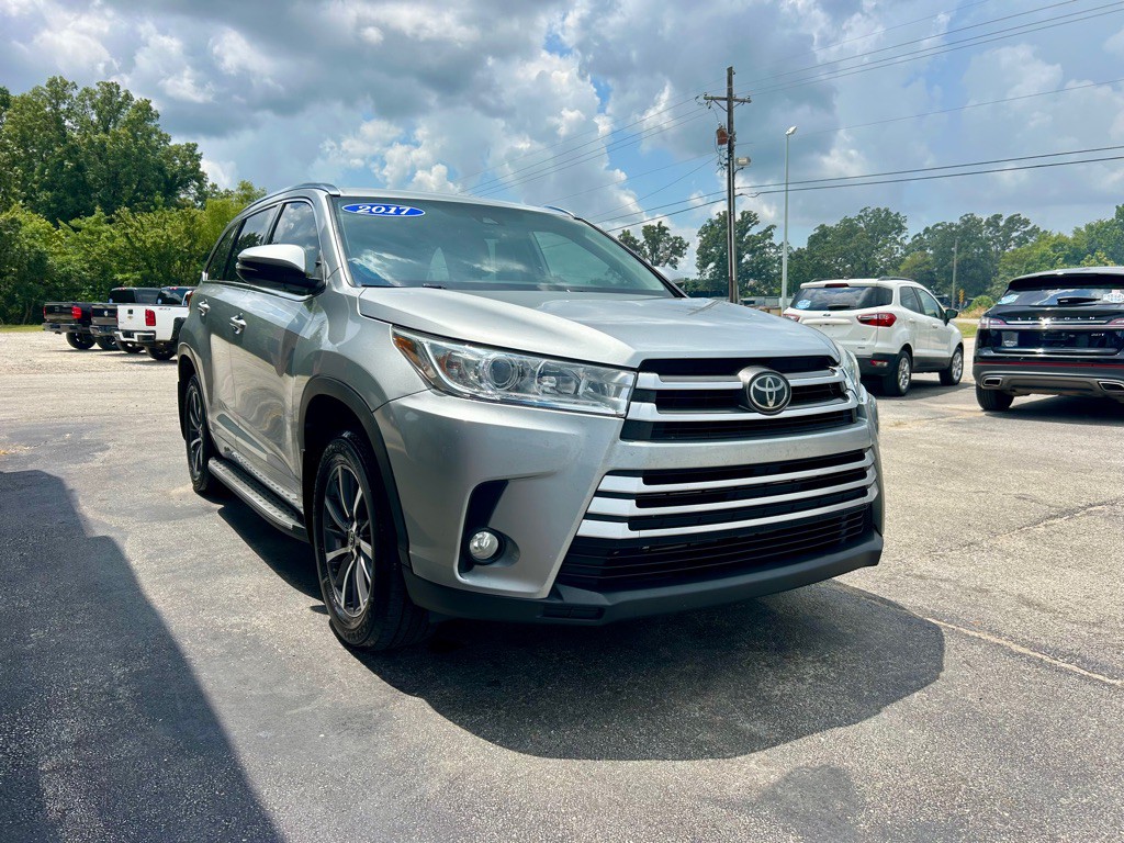 2017 Toyota Highlander Image 2