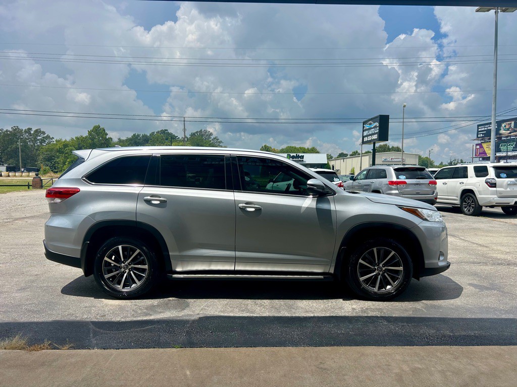 2017 Toyota Highlander Image 6