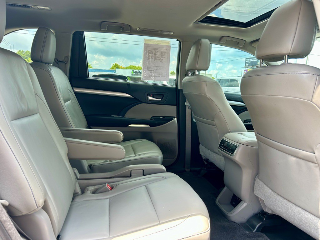 2017 Toyota Highlander Image 8