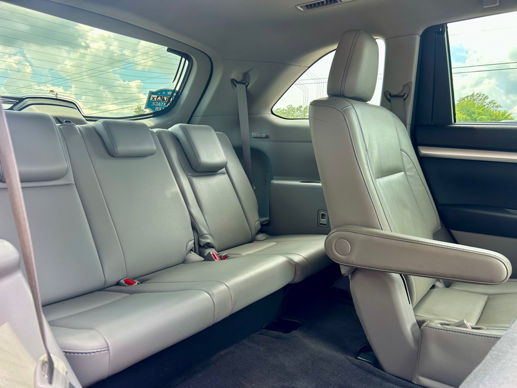 2017 Toyota Highlander Image 9