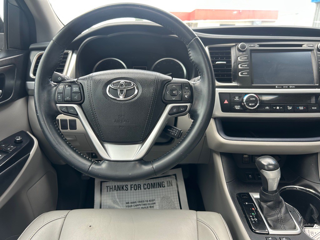 2017 Toyota Highlander Image 10
