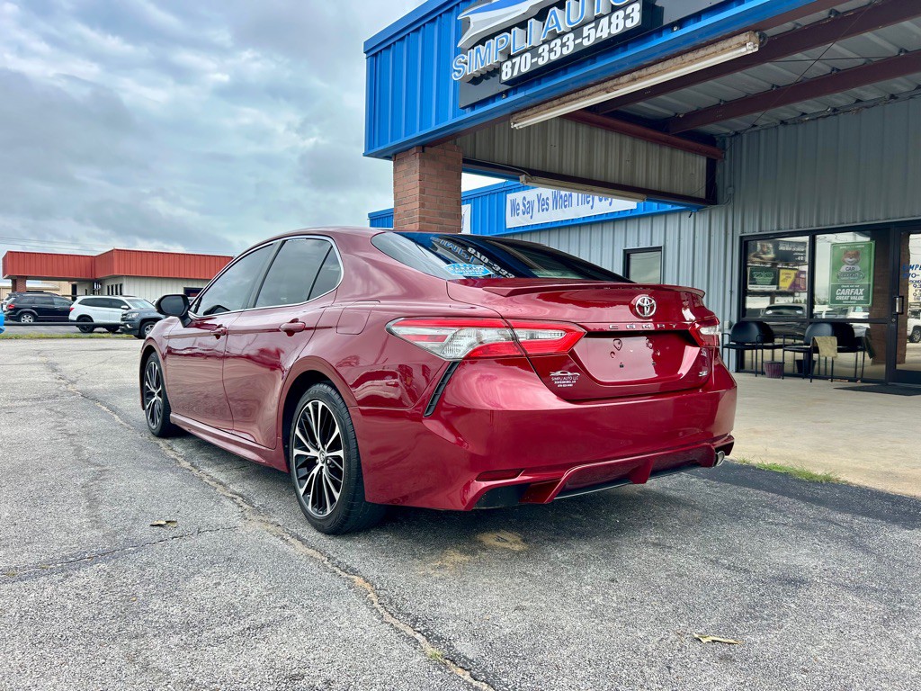 2018 Toyota Camry Image 2