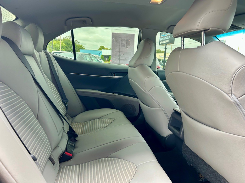 2018 Toyota Camry Image 8
