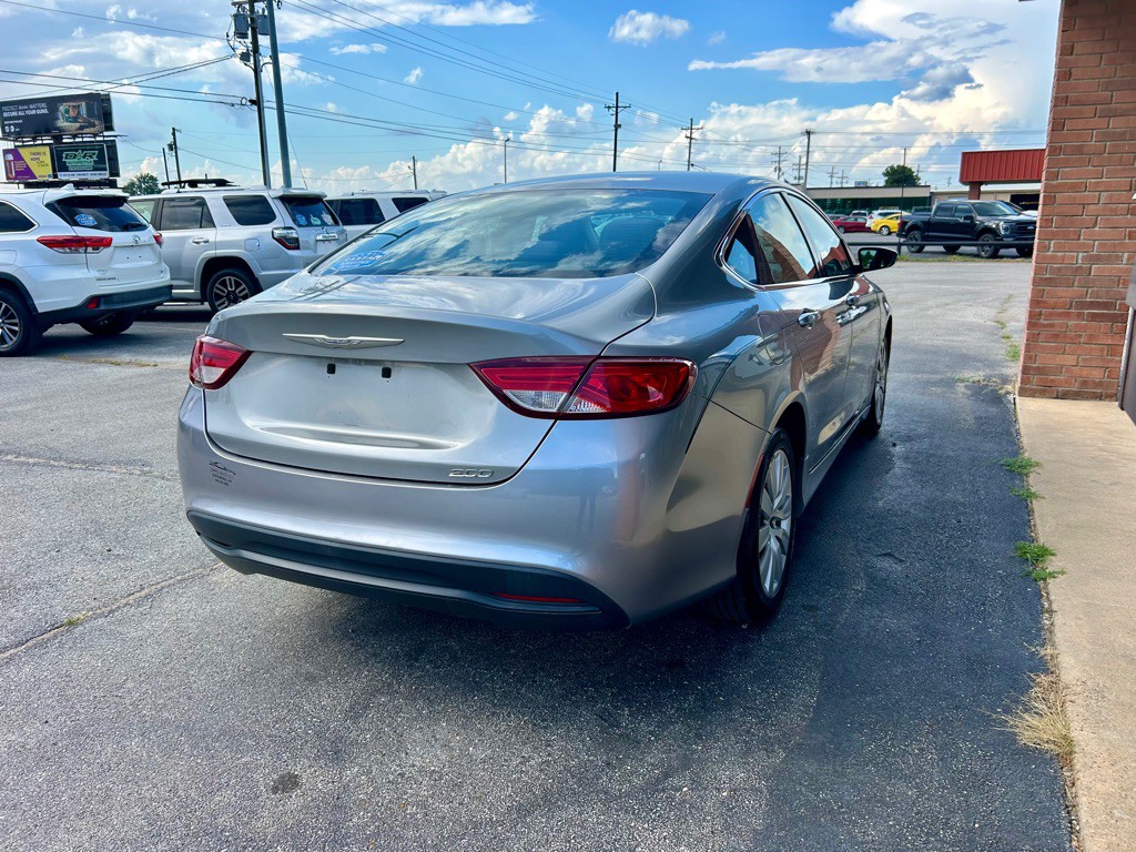2016 Chrysler 200 Image 5