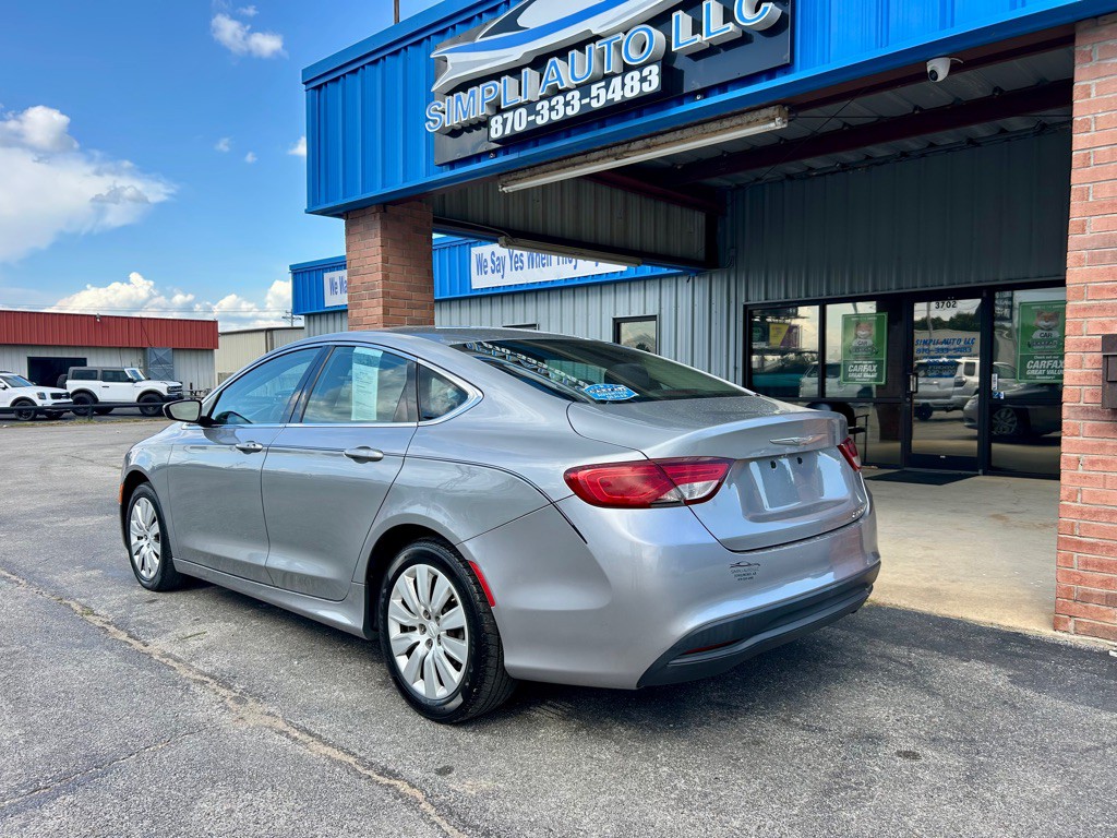 2016 Chrysler 200 Image 6