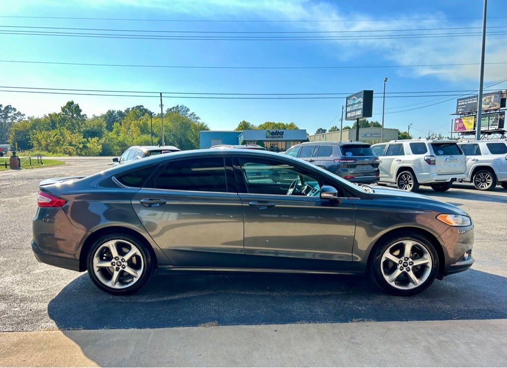 2016 Ford Fusion Image 2