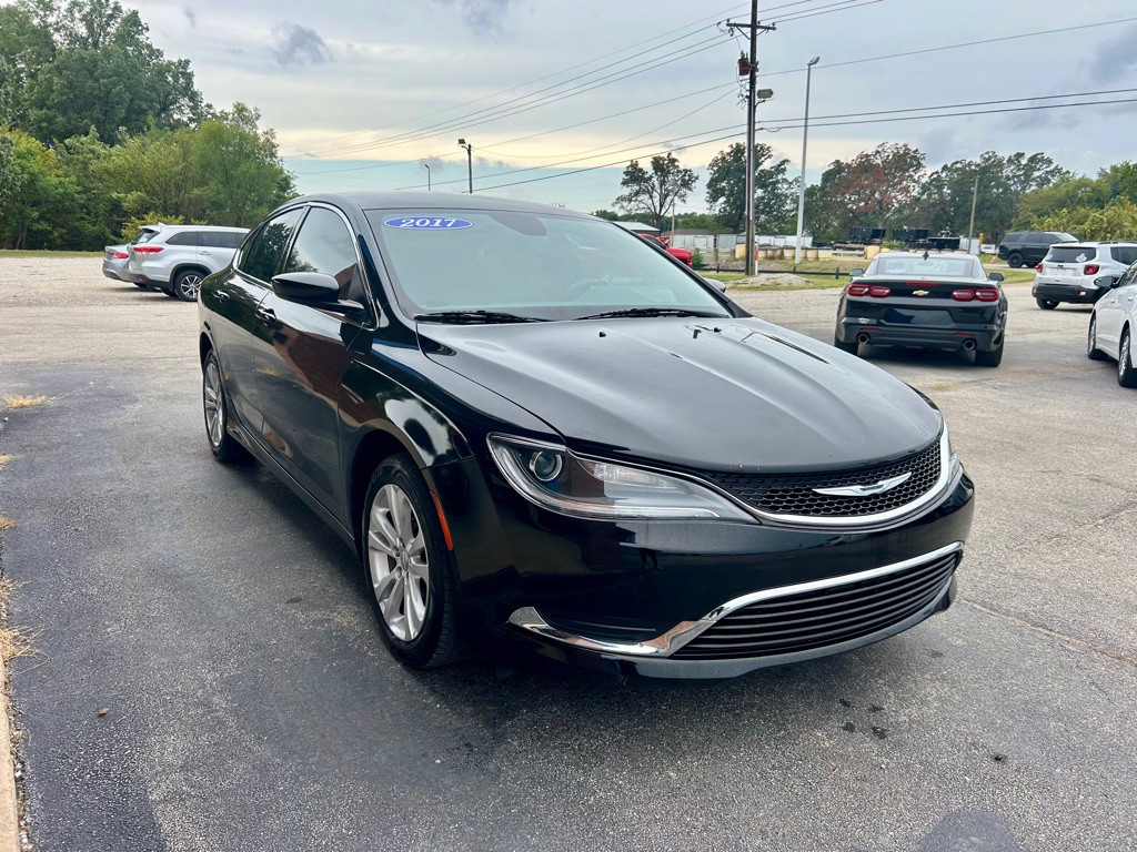 2017 Chrysler 200 Image 2
