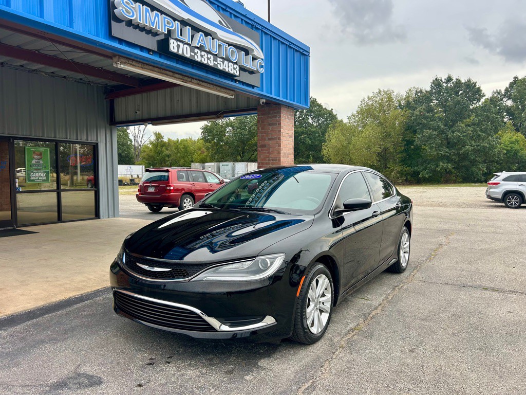 2017 Chrysler 200 Image 6