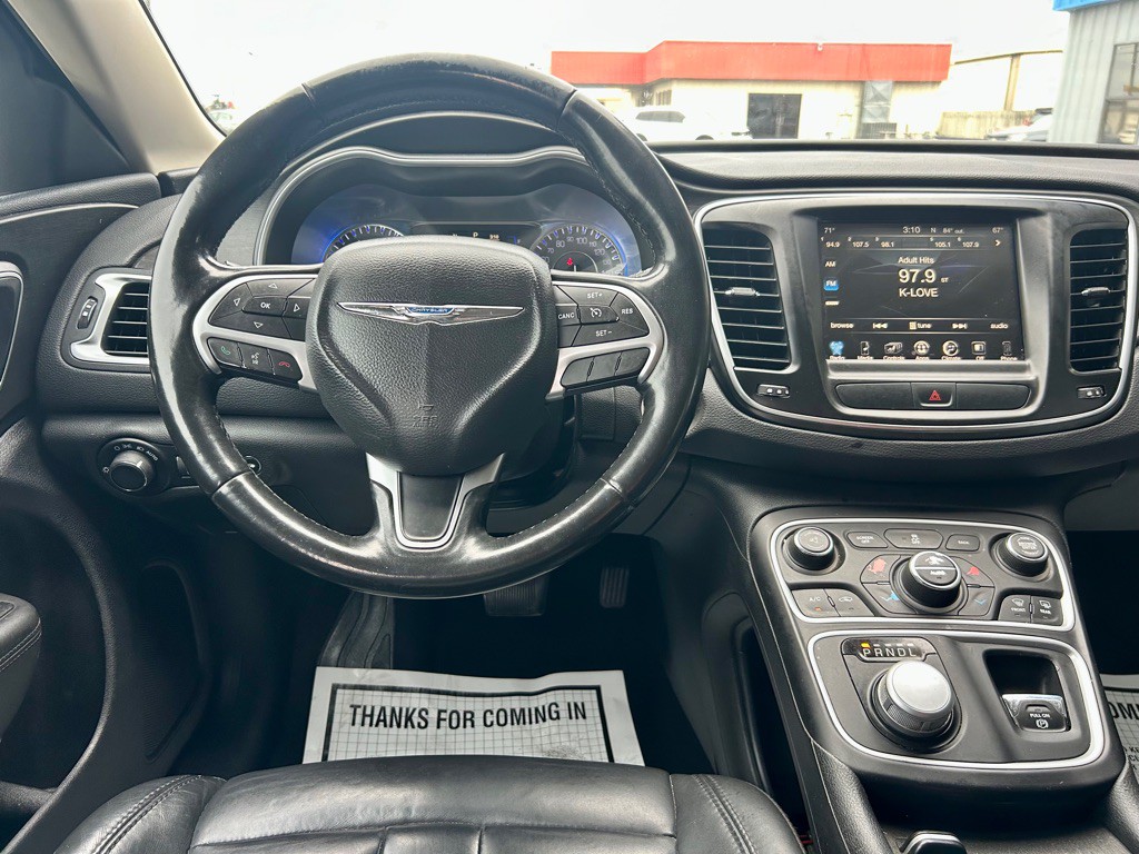 2017 Chrysler 200 Image 9