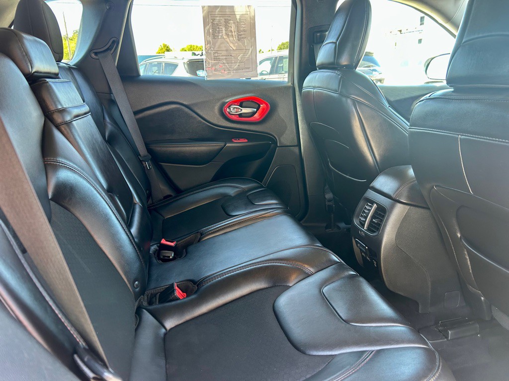 2019 Jeep Cherokee Image 9