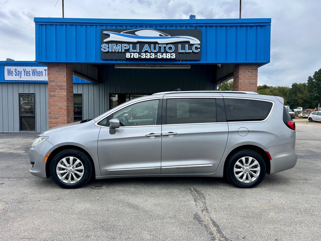 2018 Chrysler Pacifica Image 1