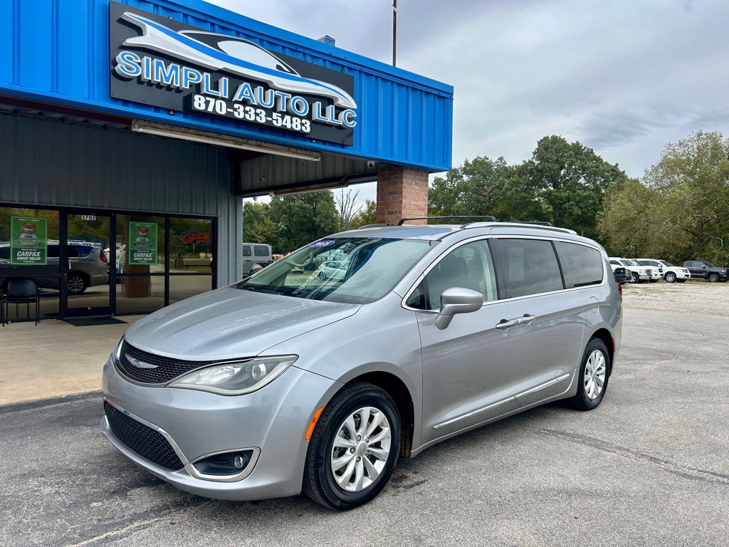 2018 Chrysler Pacifica Image 2