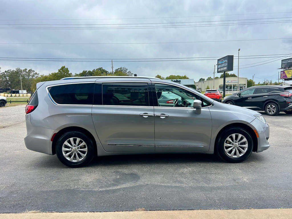 2018 Chrysler Pacifica Image 4