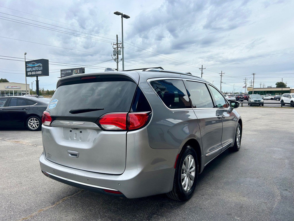 2018 Chrysler Pacifica Image 5