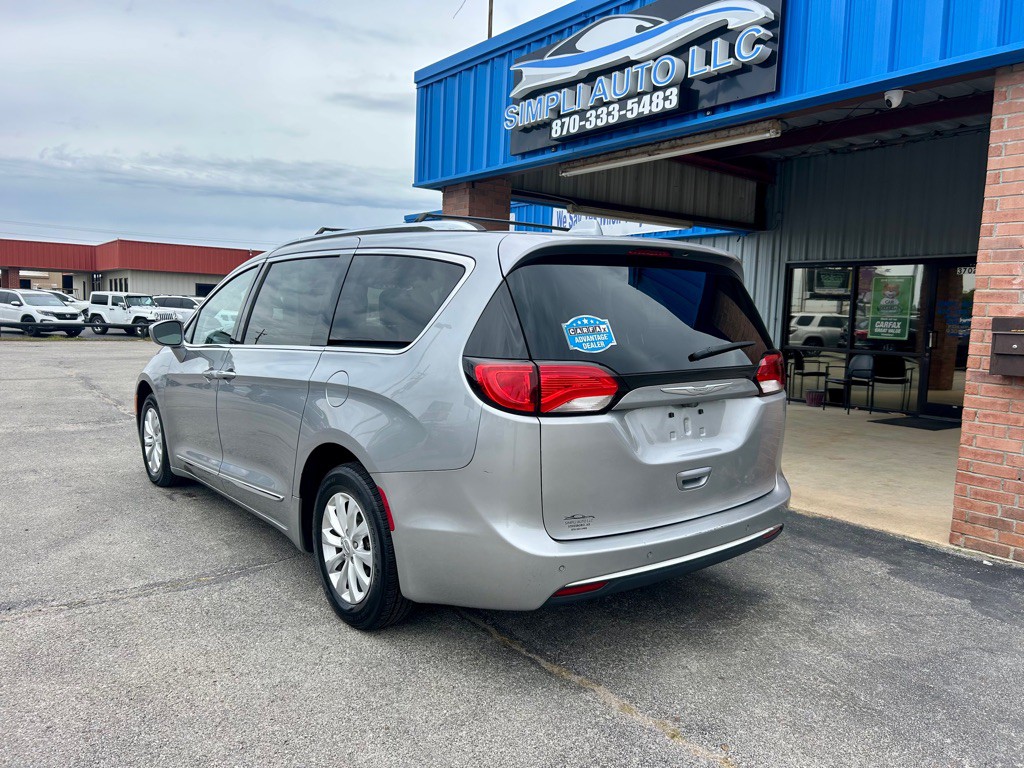 2018 Chrysler Pacifica Image 6