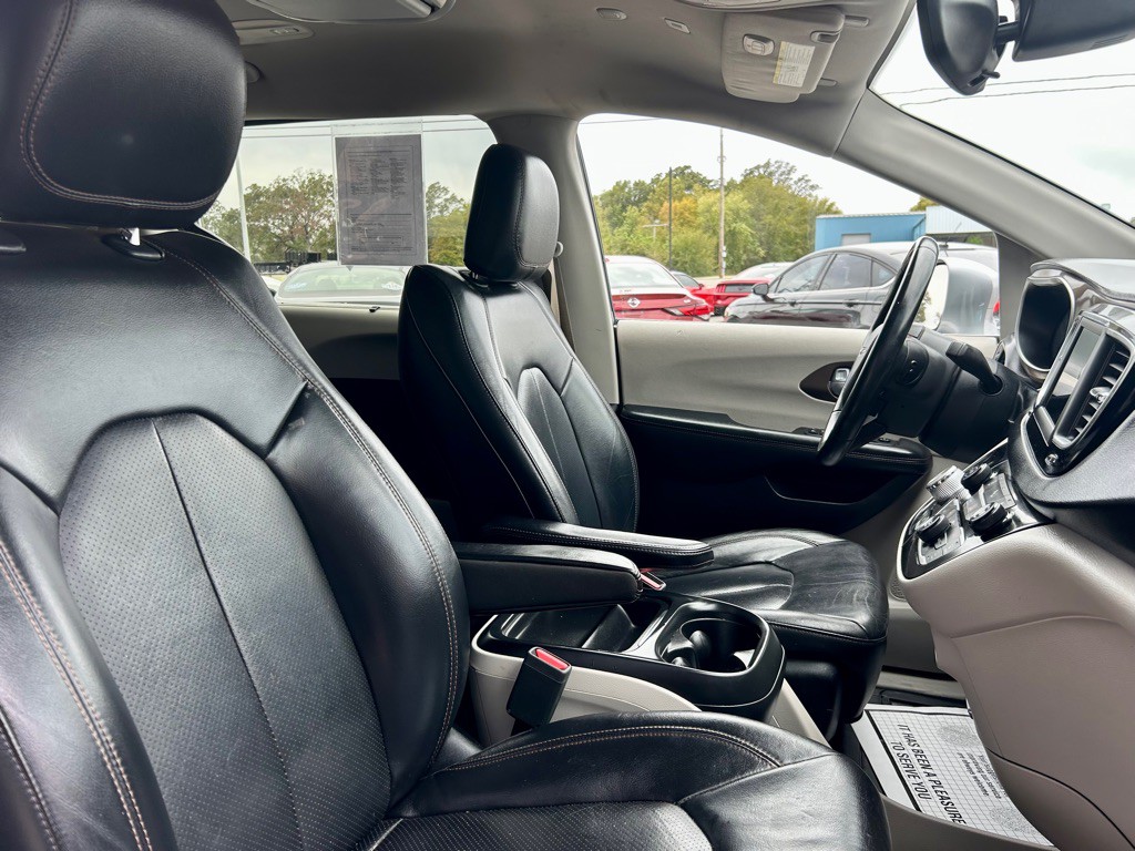 2018 Chrysler Pacifica Image 8