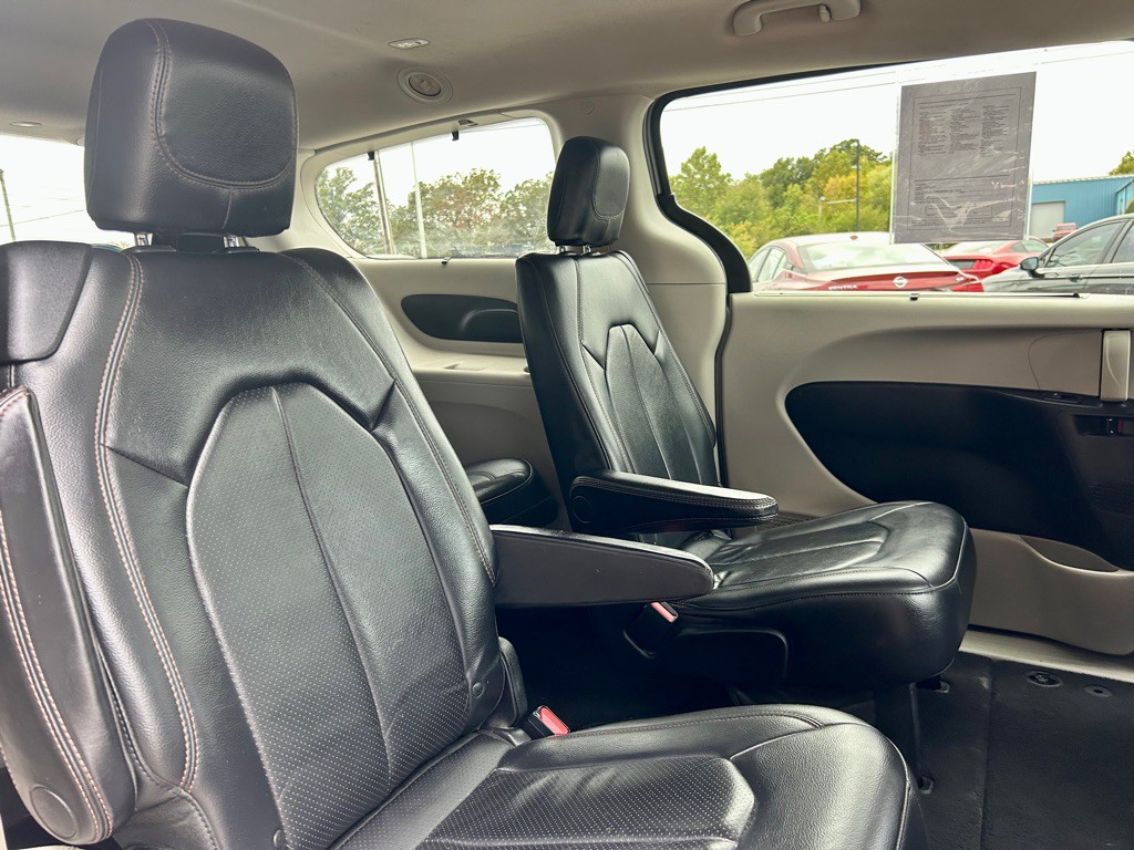 2018 Chrysler Pacifica Image 9