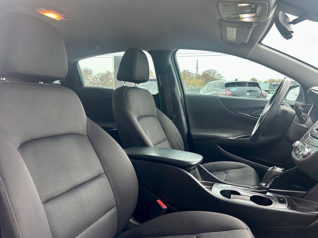 2018 Chevrolet Malibu Image 8
