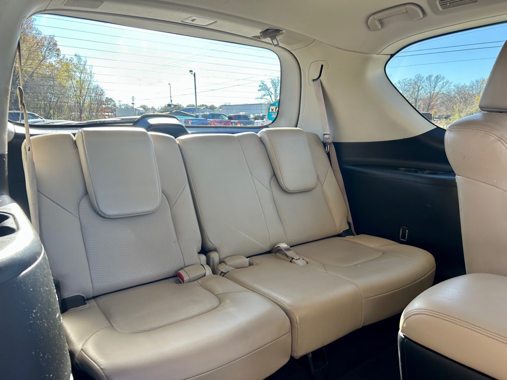 2017 Nissan Armada Image 10