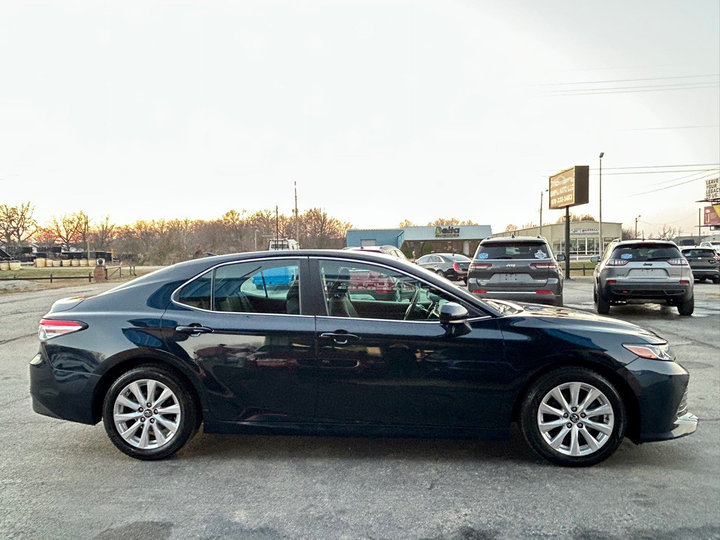 2019 Toyota Camry Image 4