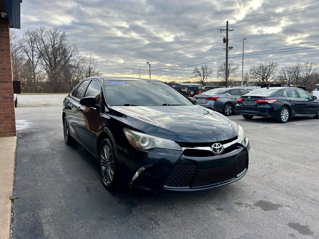 2016 Toyota Camry Image 3