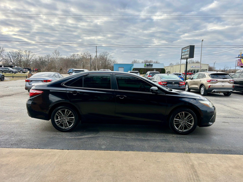 2016 Toyota Camry Image 4