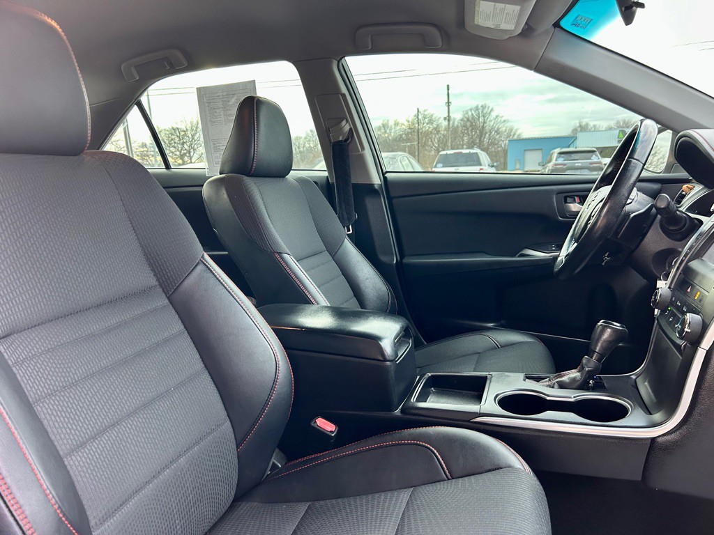2016 Toyota Camry Image 8