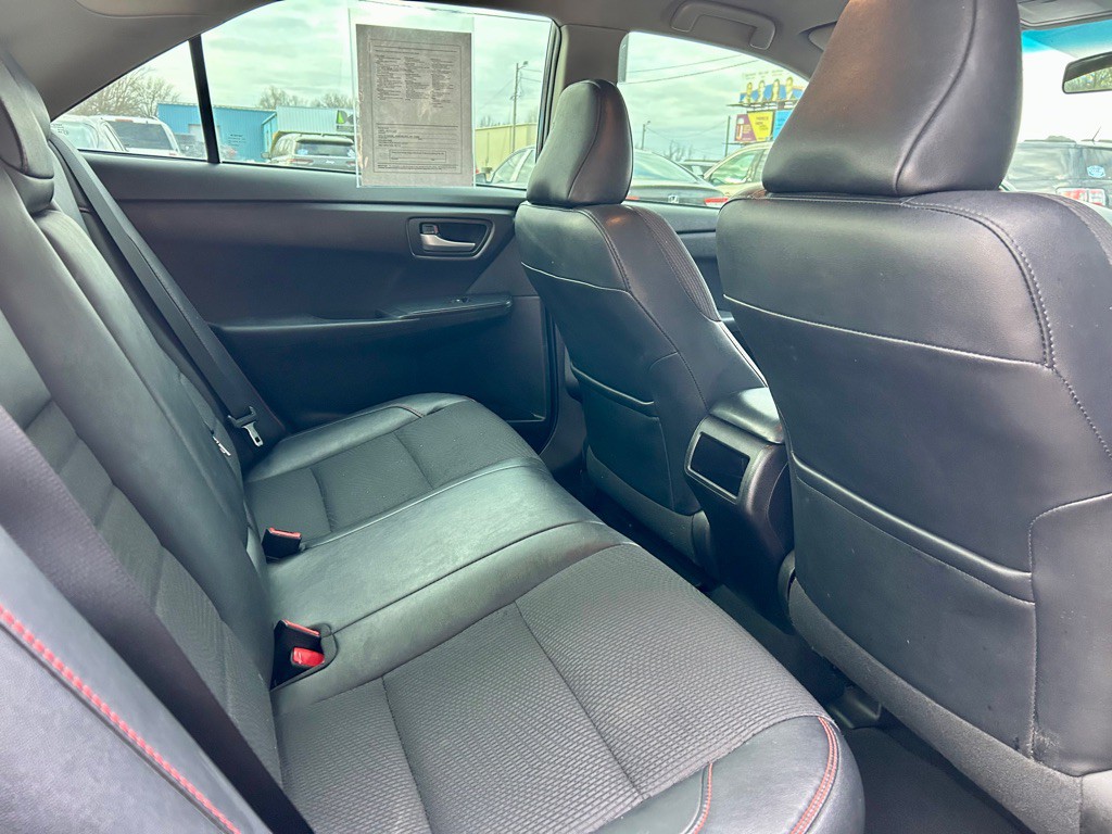 2016 Toyota Camry Image 9