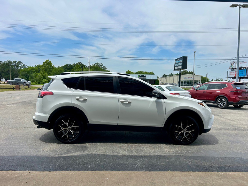 2017 Toyota Rav4 Image 4