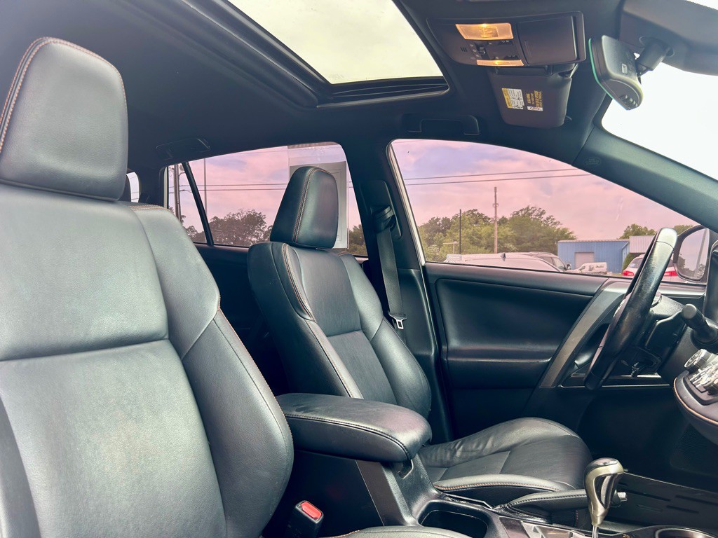 2017 Toyota Rav4 Image 7