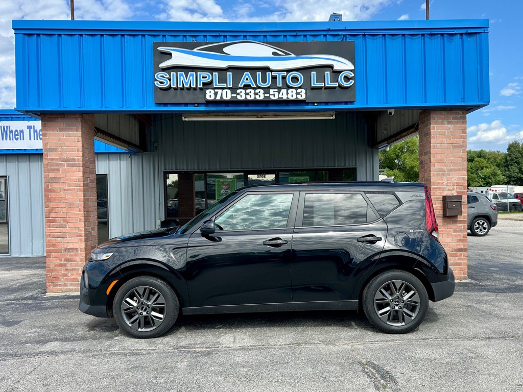 2022 Kia Soul Image 1