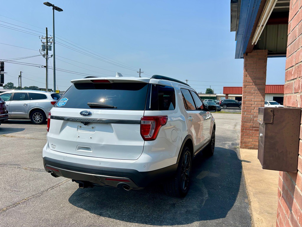 2017 Ford Explorer Image 5