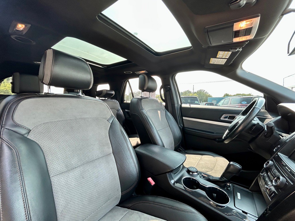 2017 Ford Explorer Image 8