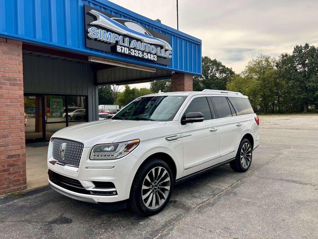 2018 Lincoln Navigator Image 2