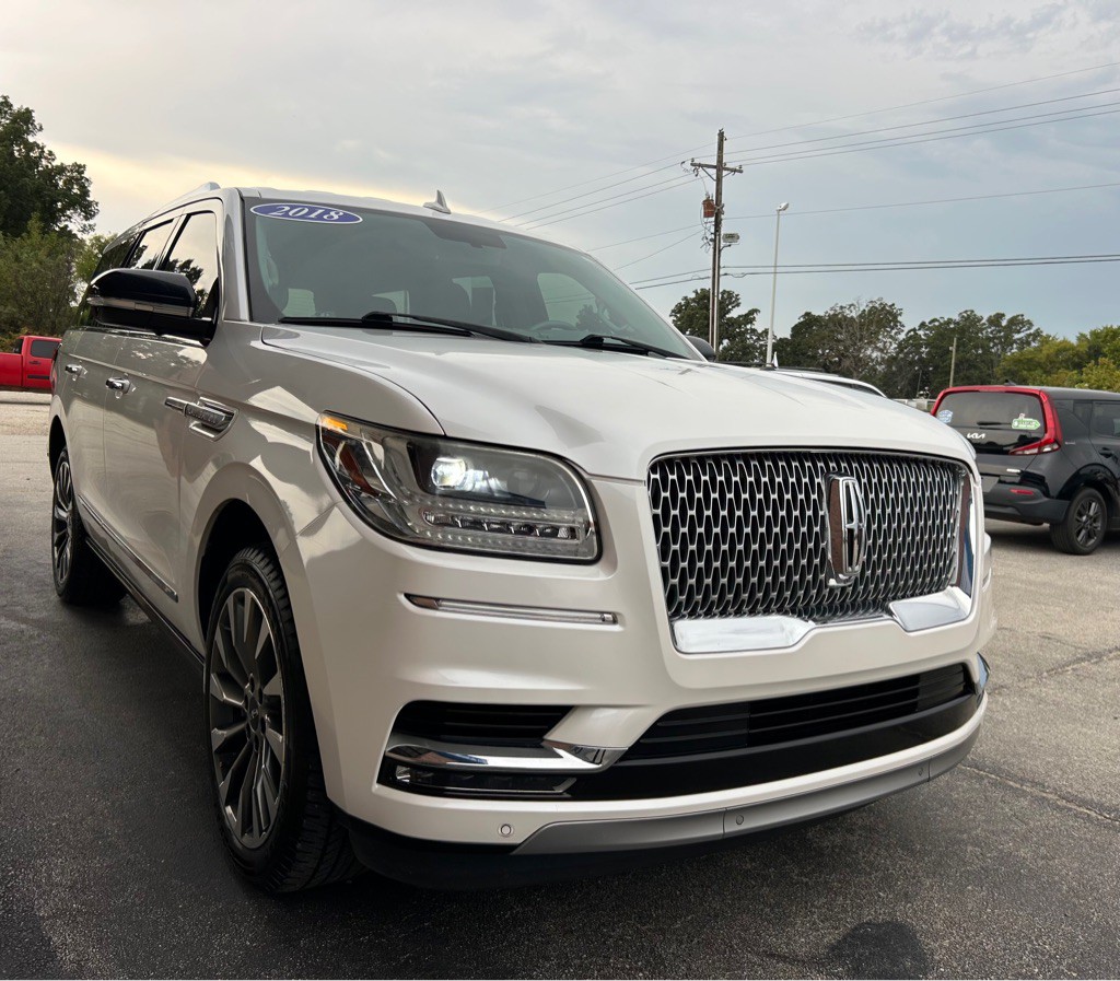 2018 Lincoln Navigator Image 3
