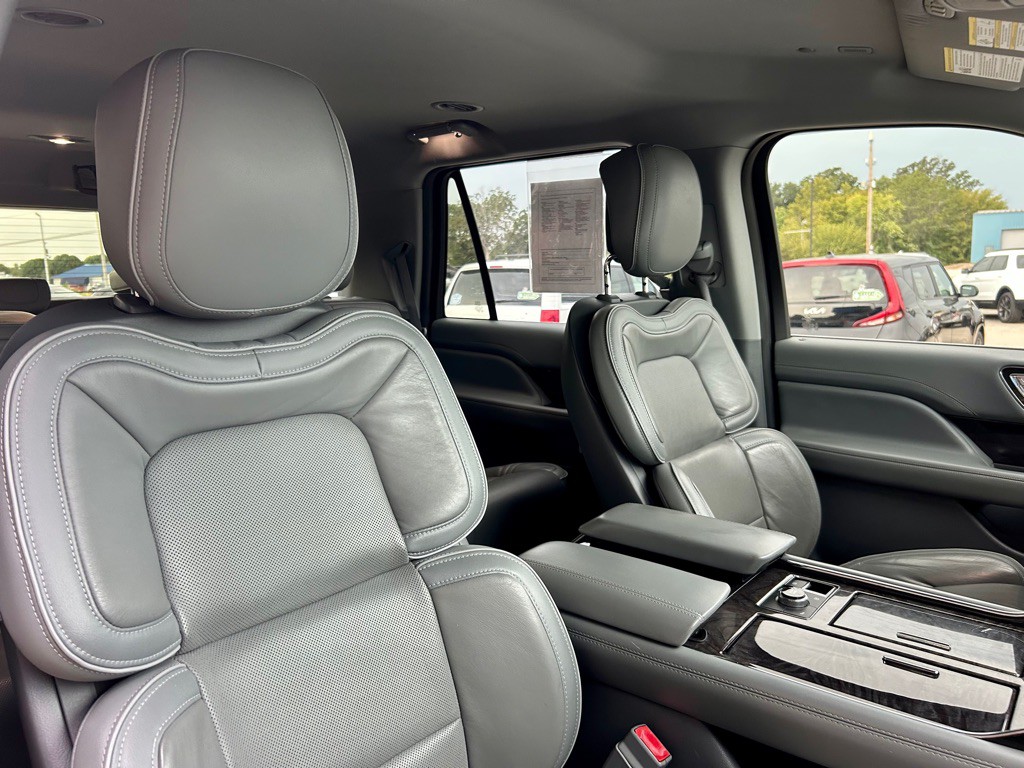 2018 Lincoln Navigator Image 8