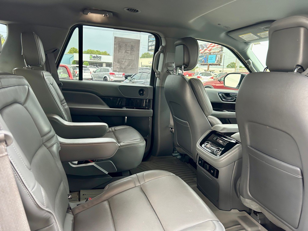 2018 Lincoln Navigator Image 9