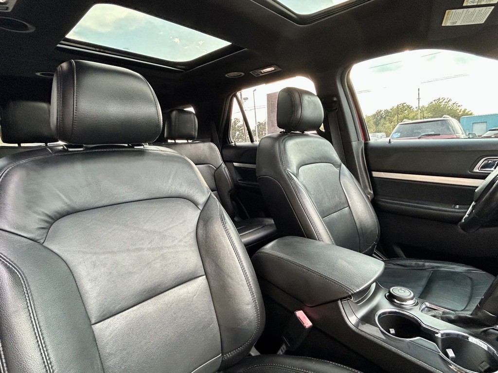 2017 Ford Explorer Image 8