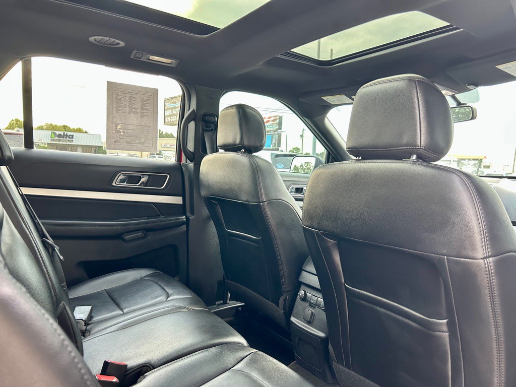 2017 Ford Explorer Image 9