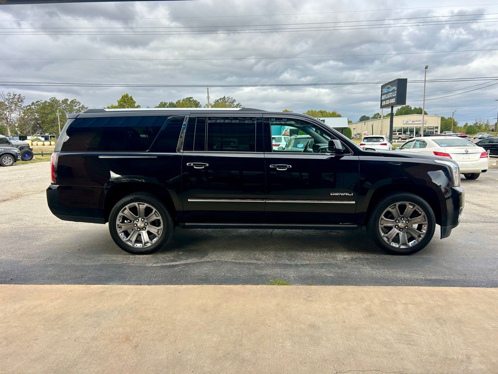 2017 GMC Yukon Image 4