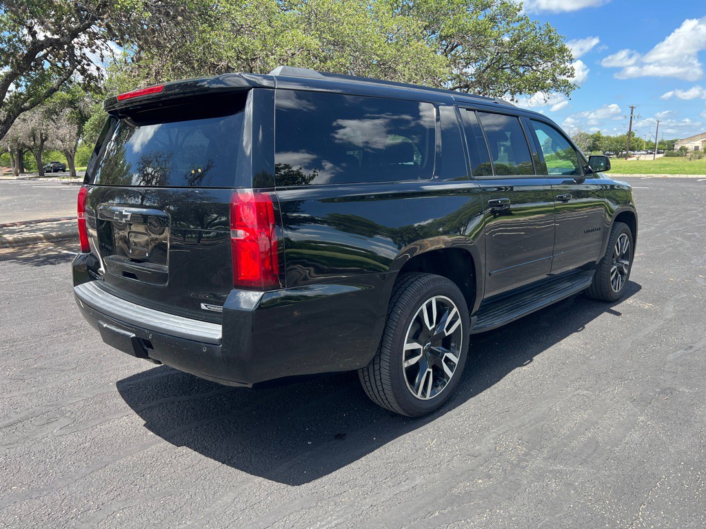 2018 Chevrolet Suburban Image 3