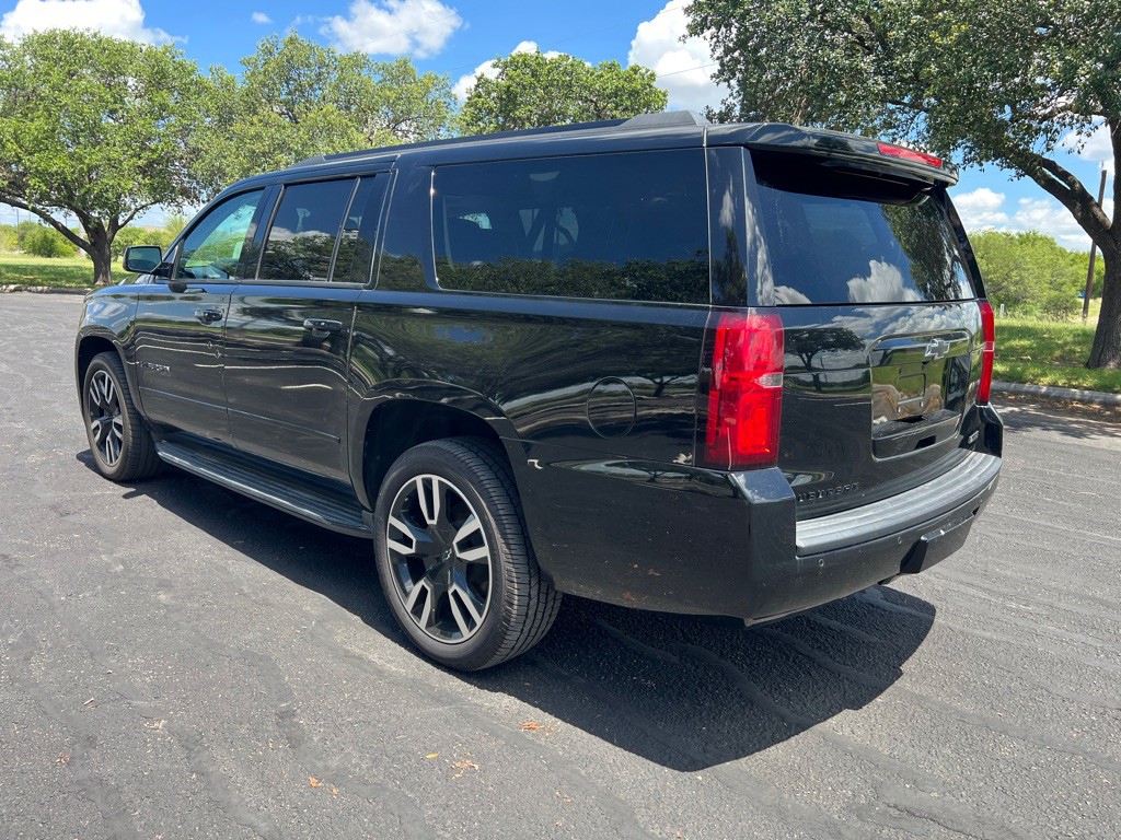 2018 Chevrolet Suburban Image 4
