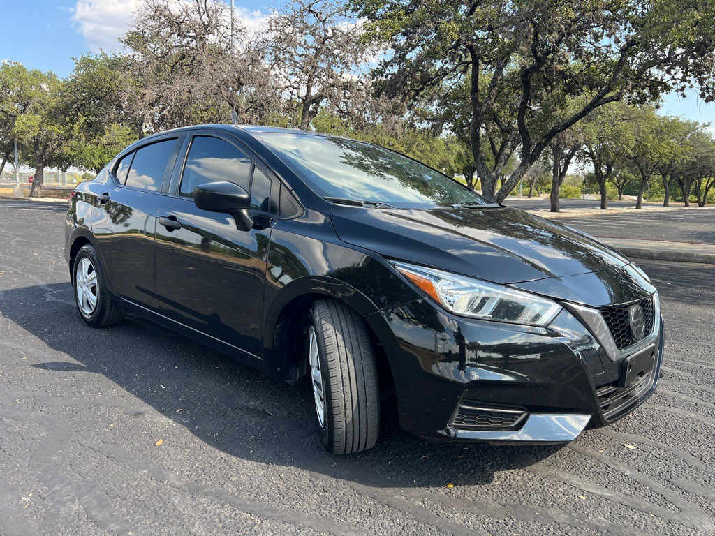 2020 Nissan Versa Image 3