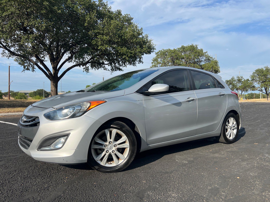 2013 Hyundai Elantra Image 1