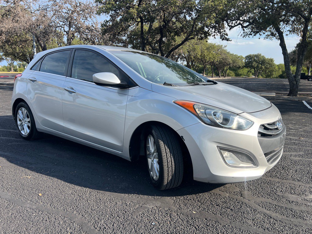 2013 Hyundai Elantra Image 2
