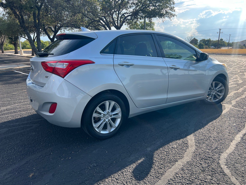 2013 Hyundai Elantra Image 3