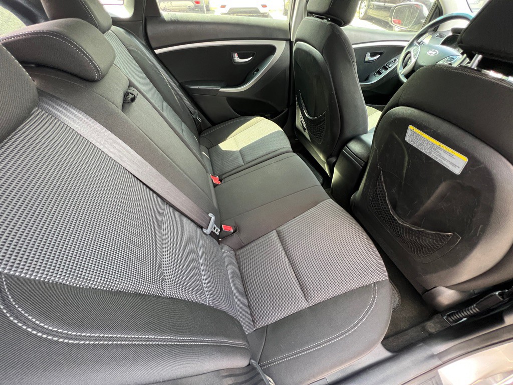 2013 Hyundai Elantra Image 8