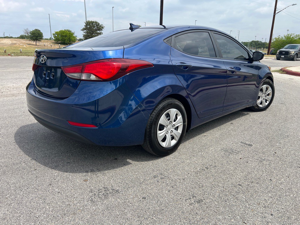 2016 Hyundai Elantra Image 3
