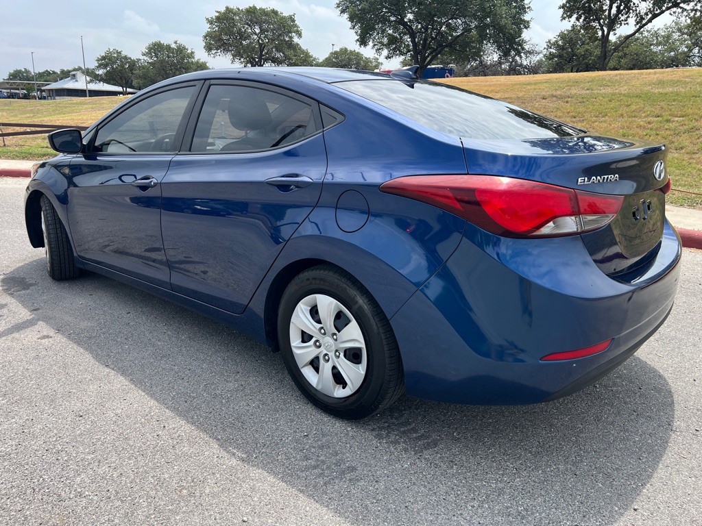 2016 Hyundai Elantra Image 4