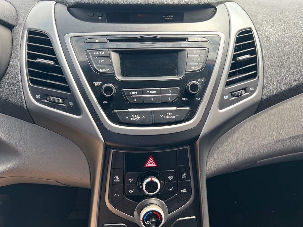 2016 Hyundai Elantra Image 6